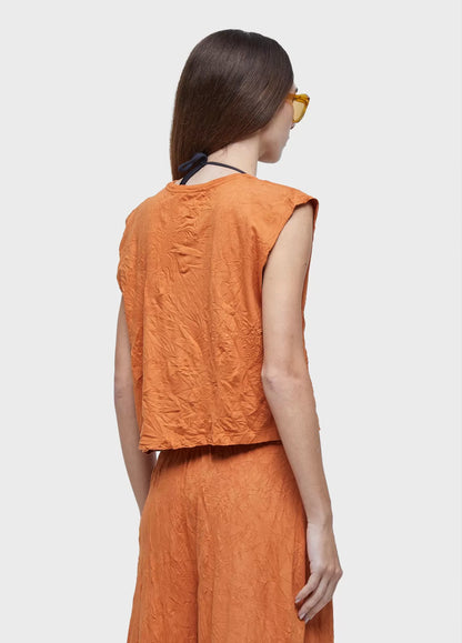 Sleeveless wrinkled color