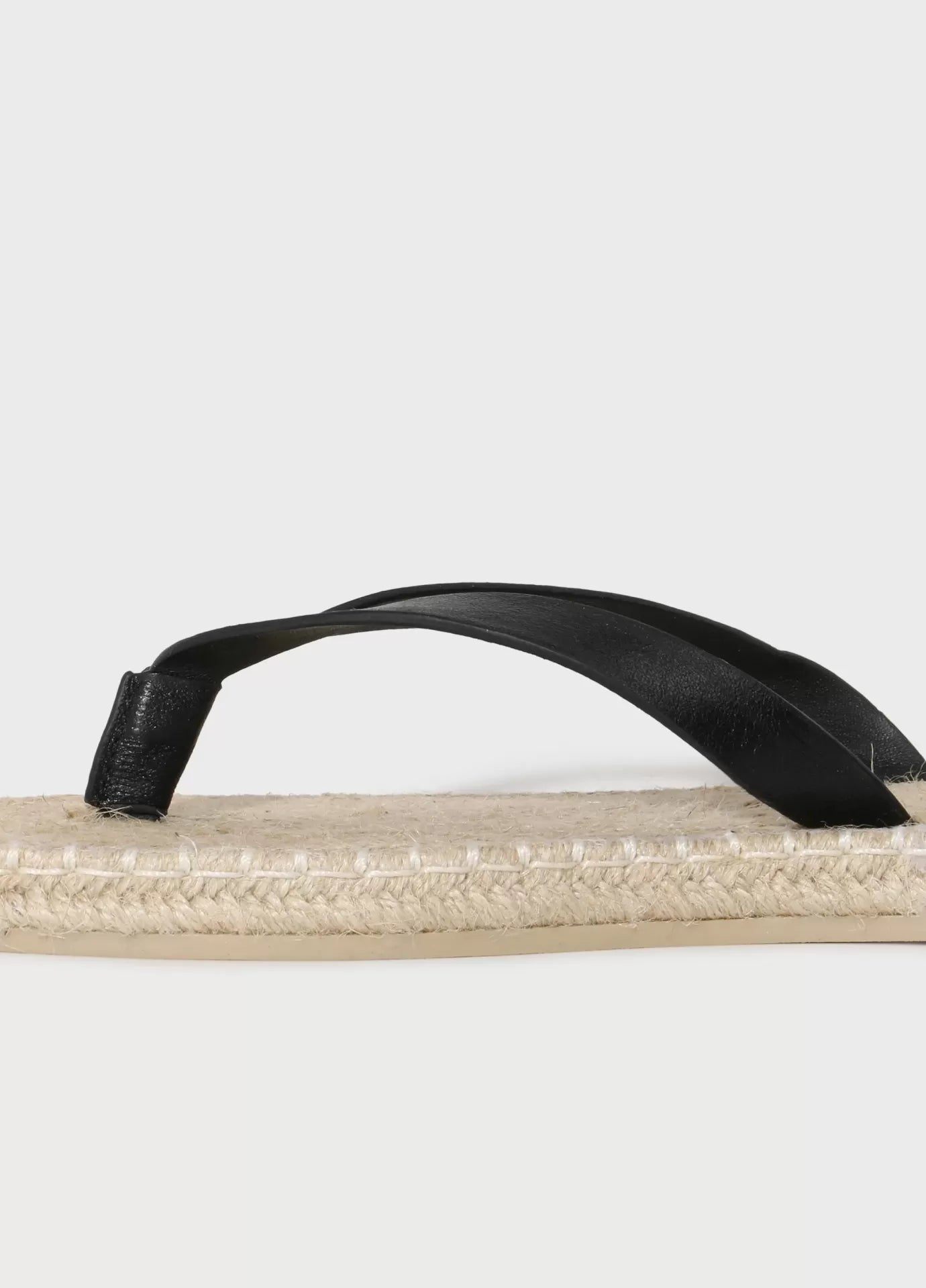 Sandália Flat Corda Couro e Basics Osklen