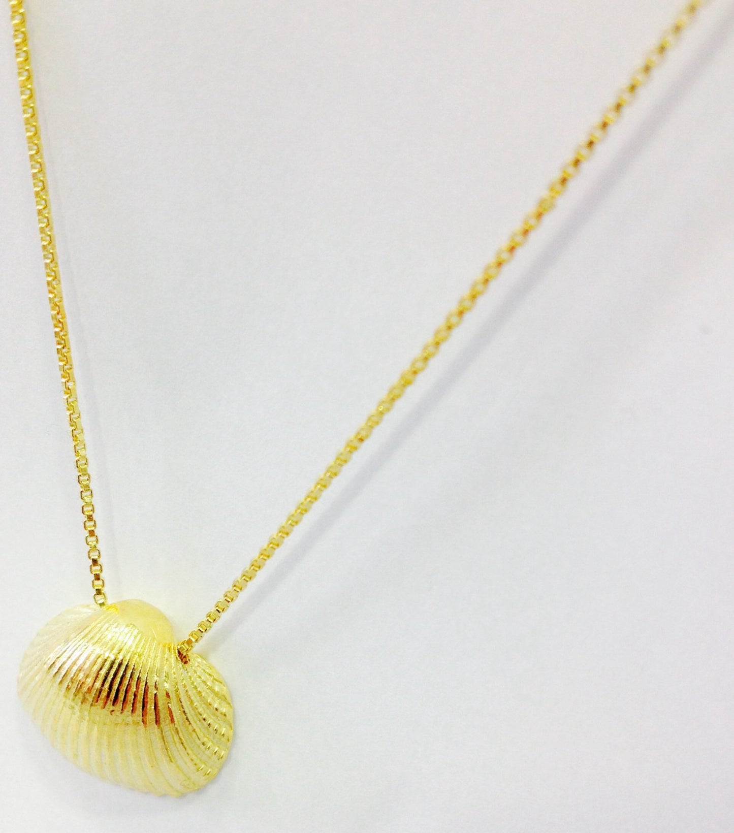 COLAR CONCHA E PÉROLA MÉDIO DOURADO