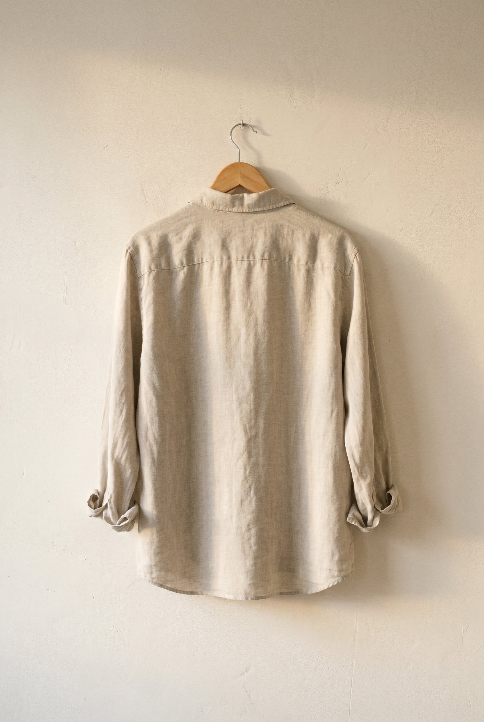 Natural stone linen shirt, back view with shoulder yoke