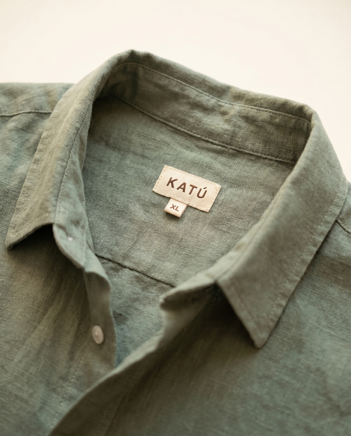 KATÚ woven label inside the collar